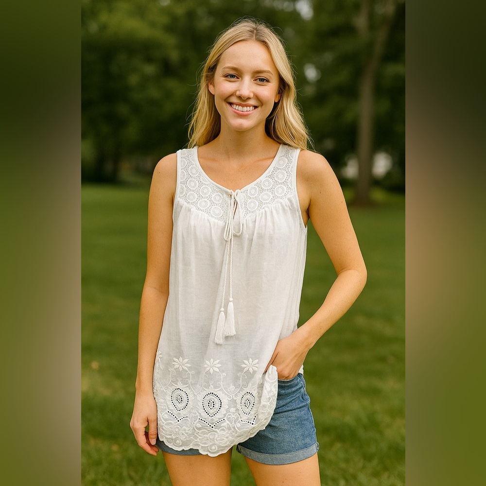 NWT Cupio White Sleeveless Embroidered Blouse Size Medium